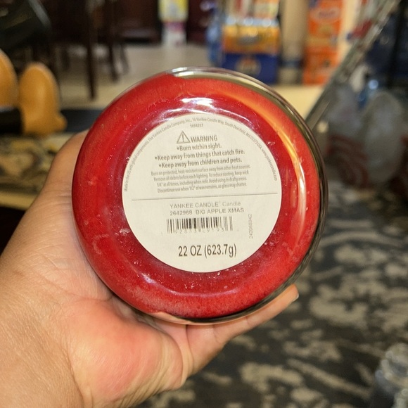 NWT Yankee Candle Big Apple Christmas 22oz - Picture 6 of 8